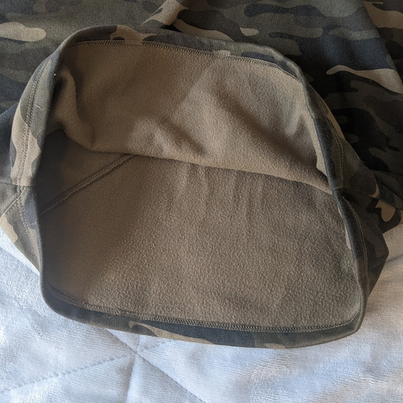 Camo Cropped Hoodie - Picture 7 of 7